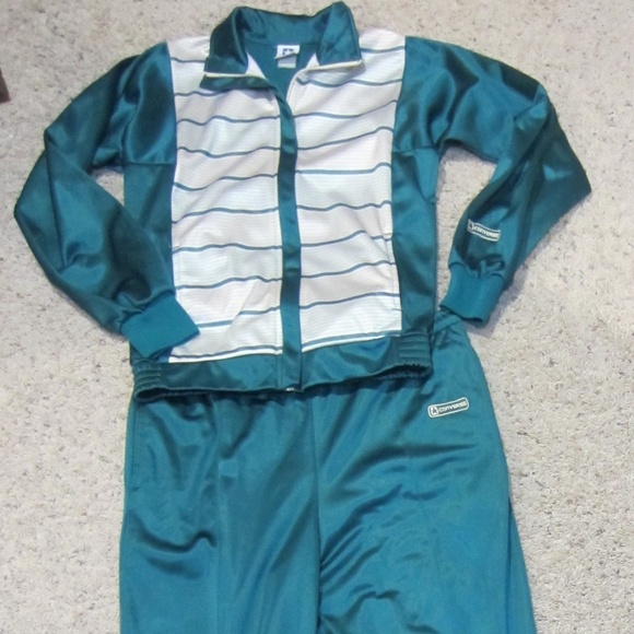 converse jogging suit